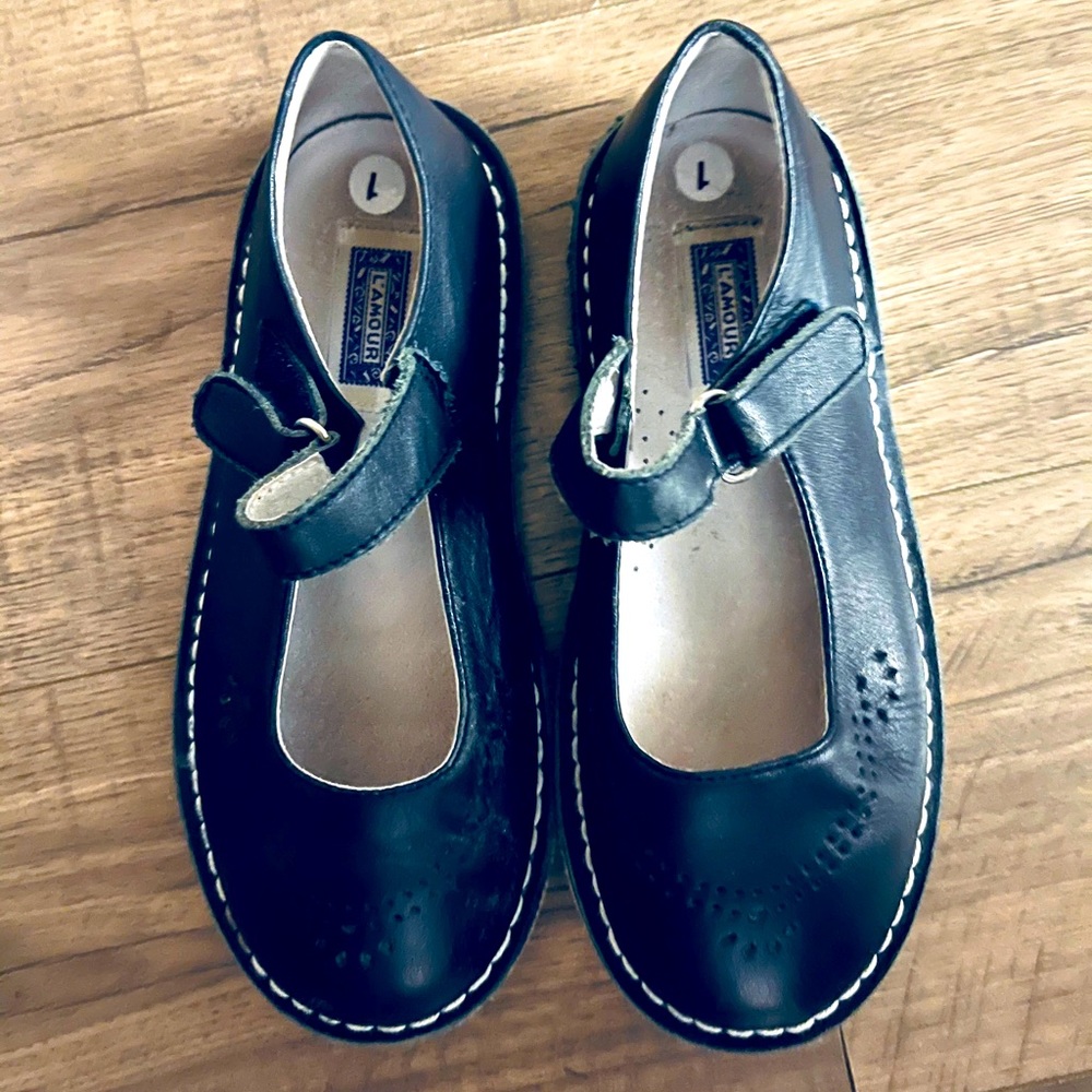L’Amour classic girls shoes